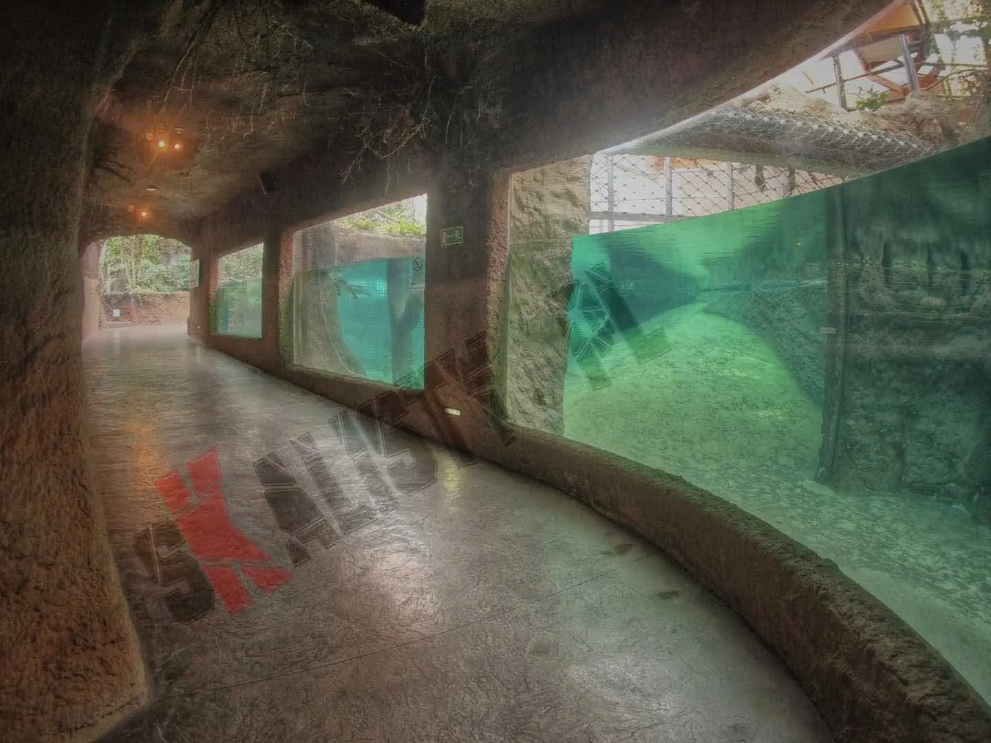 sztuczne-skaly-afrykarium-zoo-511.webp