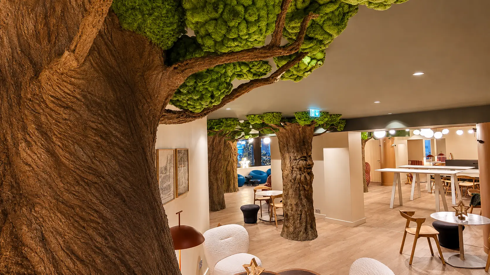 sztuczne-drzewa-lykke-hotel-3.webp