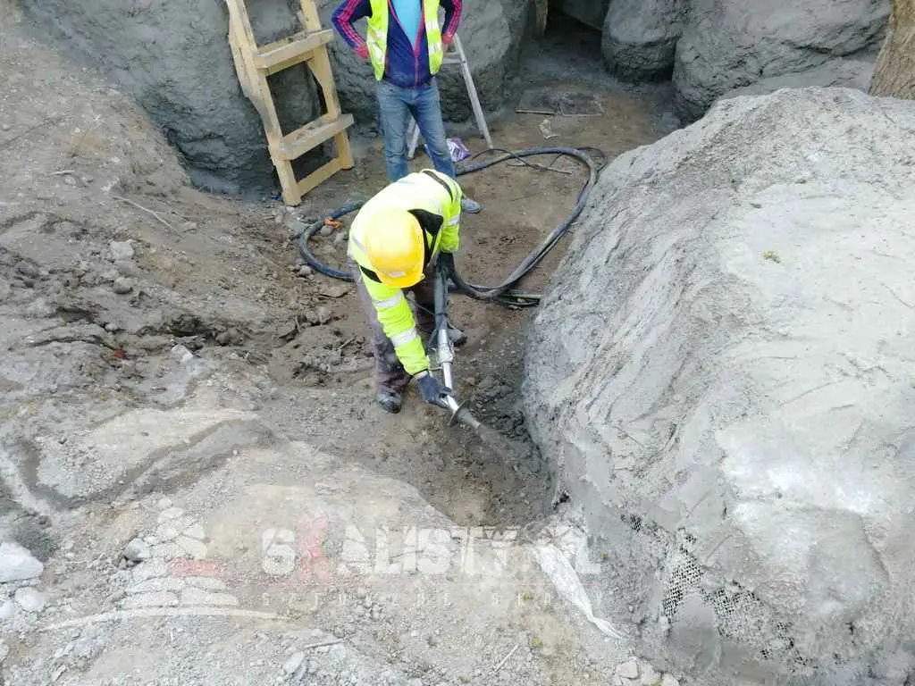 sztuczna-skala-orientarium-lwy-azjatyckie-budowa-min.webp